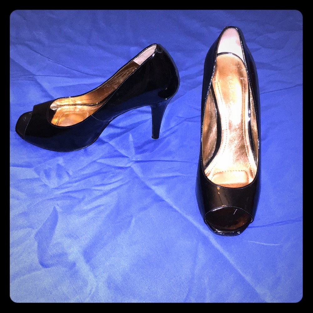 Black BCBG open toe pumps